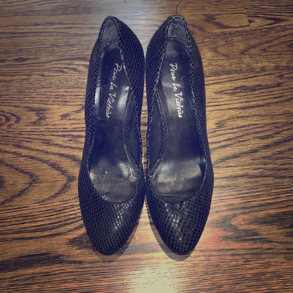Pour la Victoire Black Snake Embossed Pumps